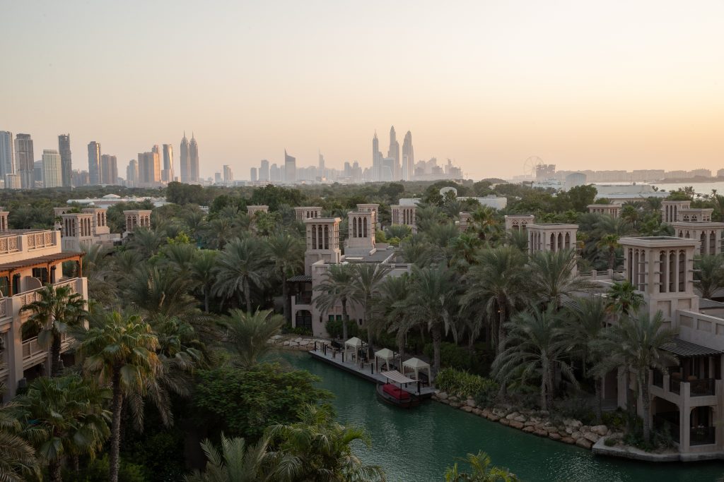 luksusresort femstjernet Dubai familiehotel pool strand